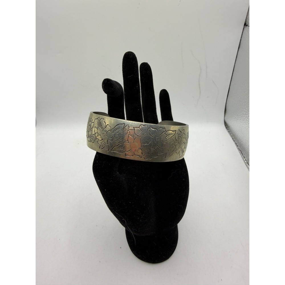 Kirk Pewter Floral Etched Cuff Bracelet Violet 900-2 Vintage Silver Tone